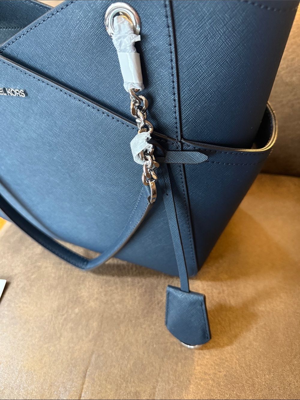 Michael Kors Jet Set Travel Tote - Picture 6 of 7
